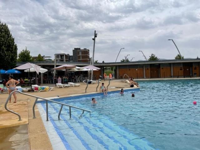 Chalet Adosado Entero, Bbq Y Piscina Comunitaria Sabiñánigo Zewnętrze zdjęcie