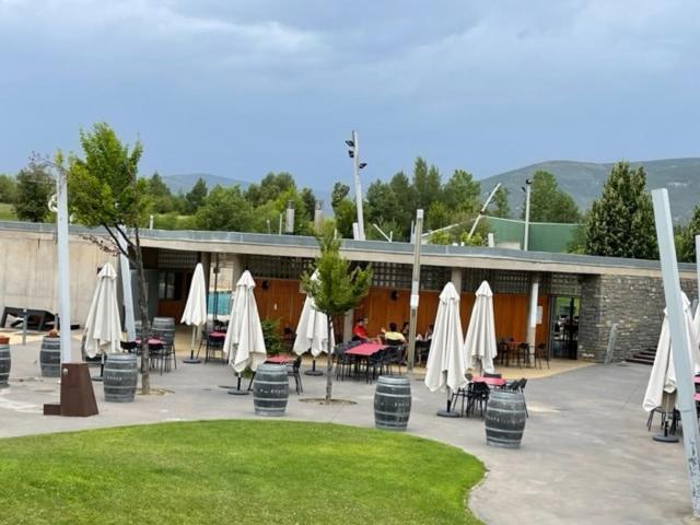 Chalet Adosado Entero, Bbq Y Piscina Comunitaria Sabiñánigo Zewnętrze zdjęcie
