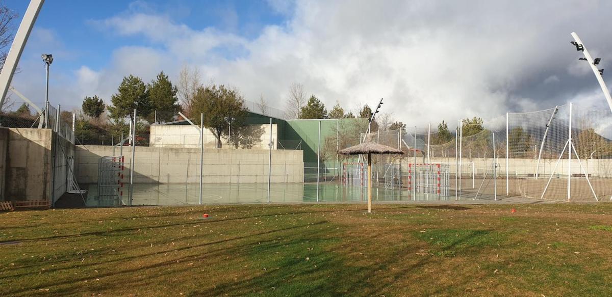 Chalet Adosado Entero, Bbq Y Piscina Comunitaria Sabiñánigo Zewnętrze zdjęcie