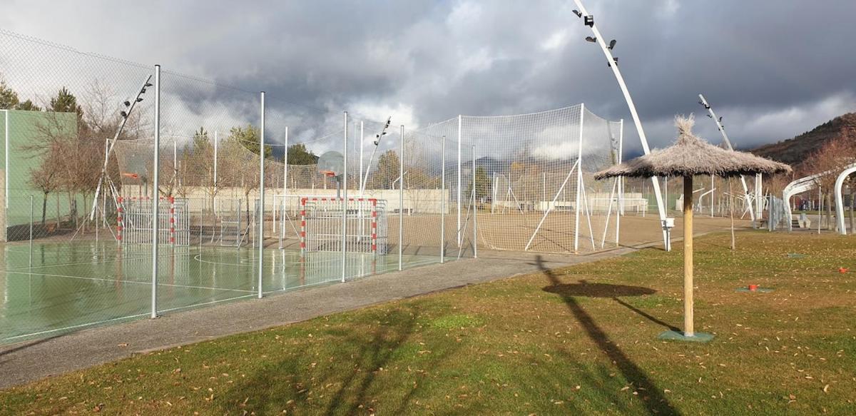 Chalet Adosado Entero, Bbq Y Piscina Comunitaria Sabiñánigo Zewnętrze zdjęcie