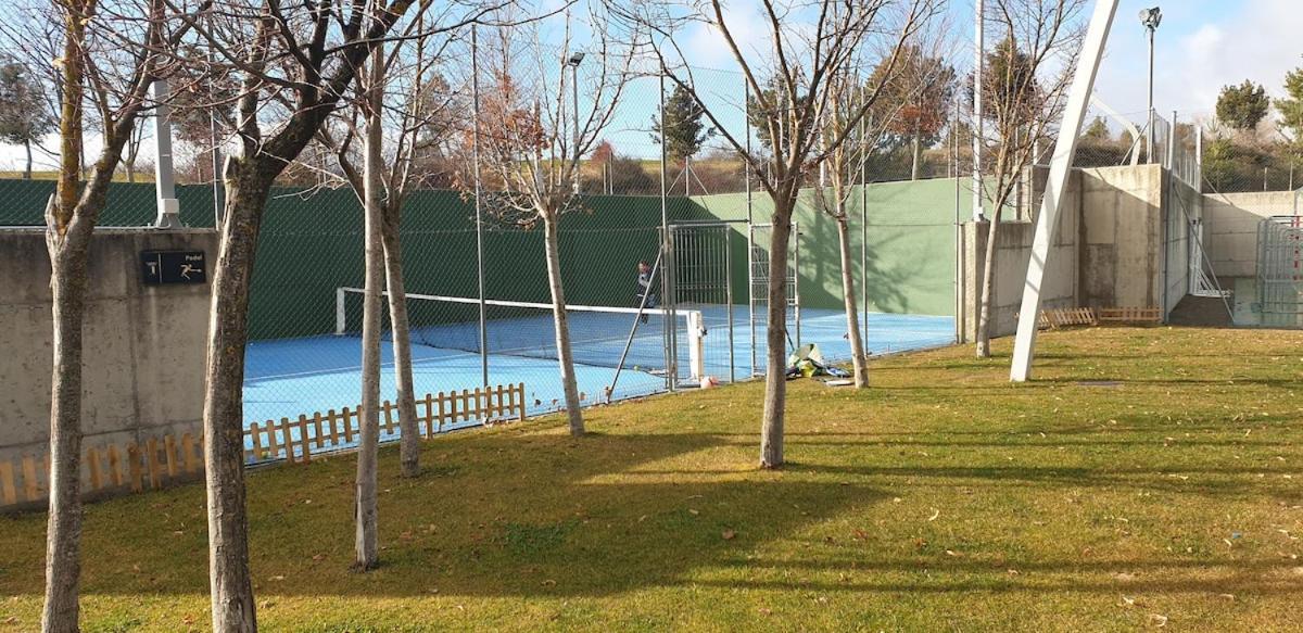 Chalet Adosado Entero, Bbq Y Piscina Comunitaria Sabiñánigo Zewnętrze zdjęcie