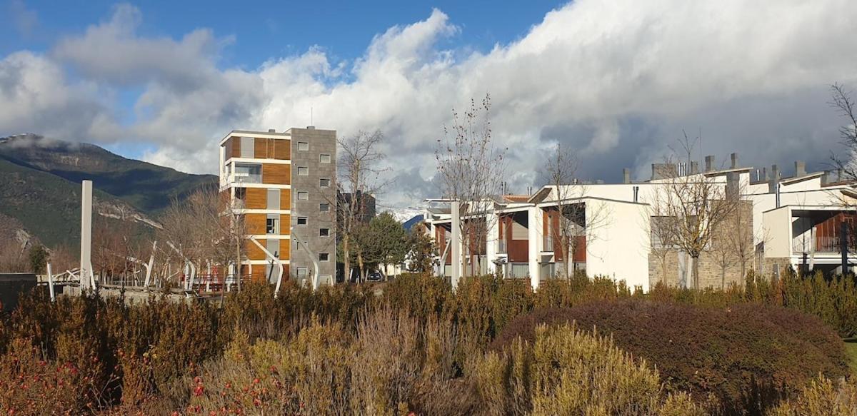 Chalet Adosado Entero, Bbq Y Piscina Comunitaria Sabiñánigo Zewnętrze zdjęcie