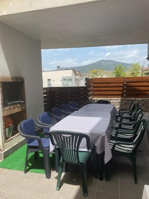 Chalet Adosado Entero, Bbq Y Piscina Comunitaria Sabiñánigo Zewnętrze zdjęcie